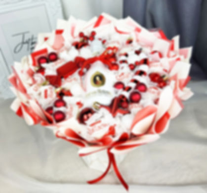 Weihnachtsstrauß mit Sekt und Raffaello