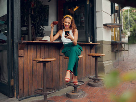 Holiday Loneliness Can Make Red Flags Look Beige: How to Date Without Lowering Your Standards
