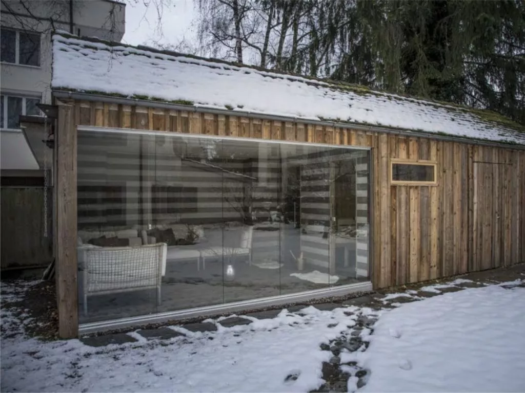 Outdoor Sauna von Wellnesskultur AG im Winter.