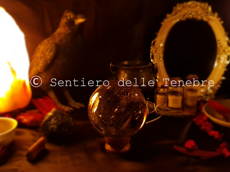 Cristallomanzia: divinazione tramite la sfera di Cristallo.