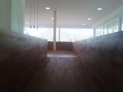 Madeira em teto branco