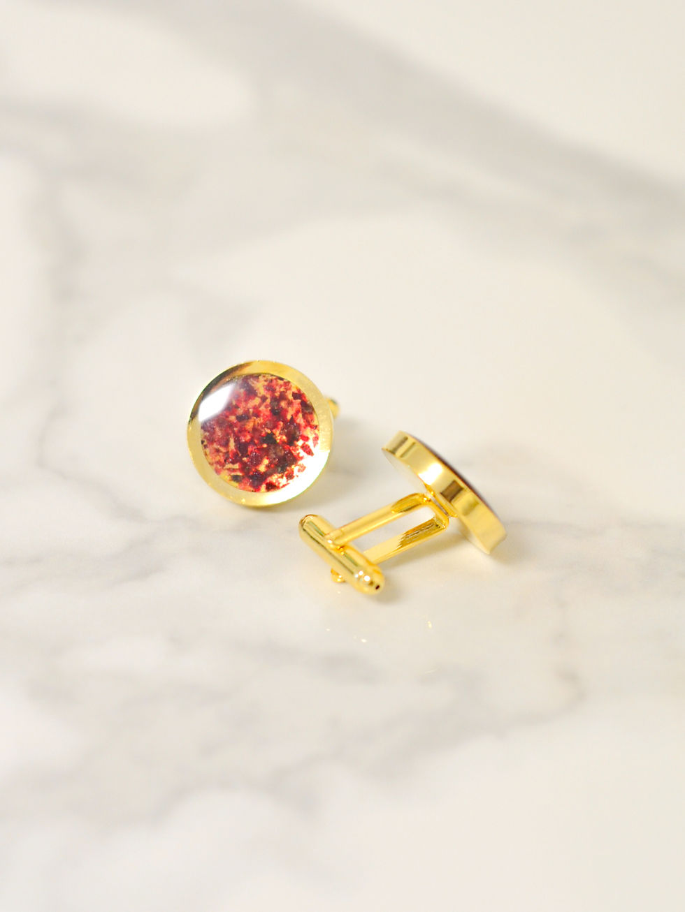 縮圖：Sustainable Purple cufflinks upcycled from red onion peels