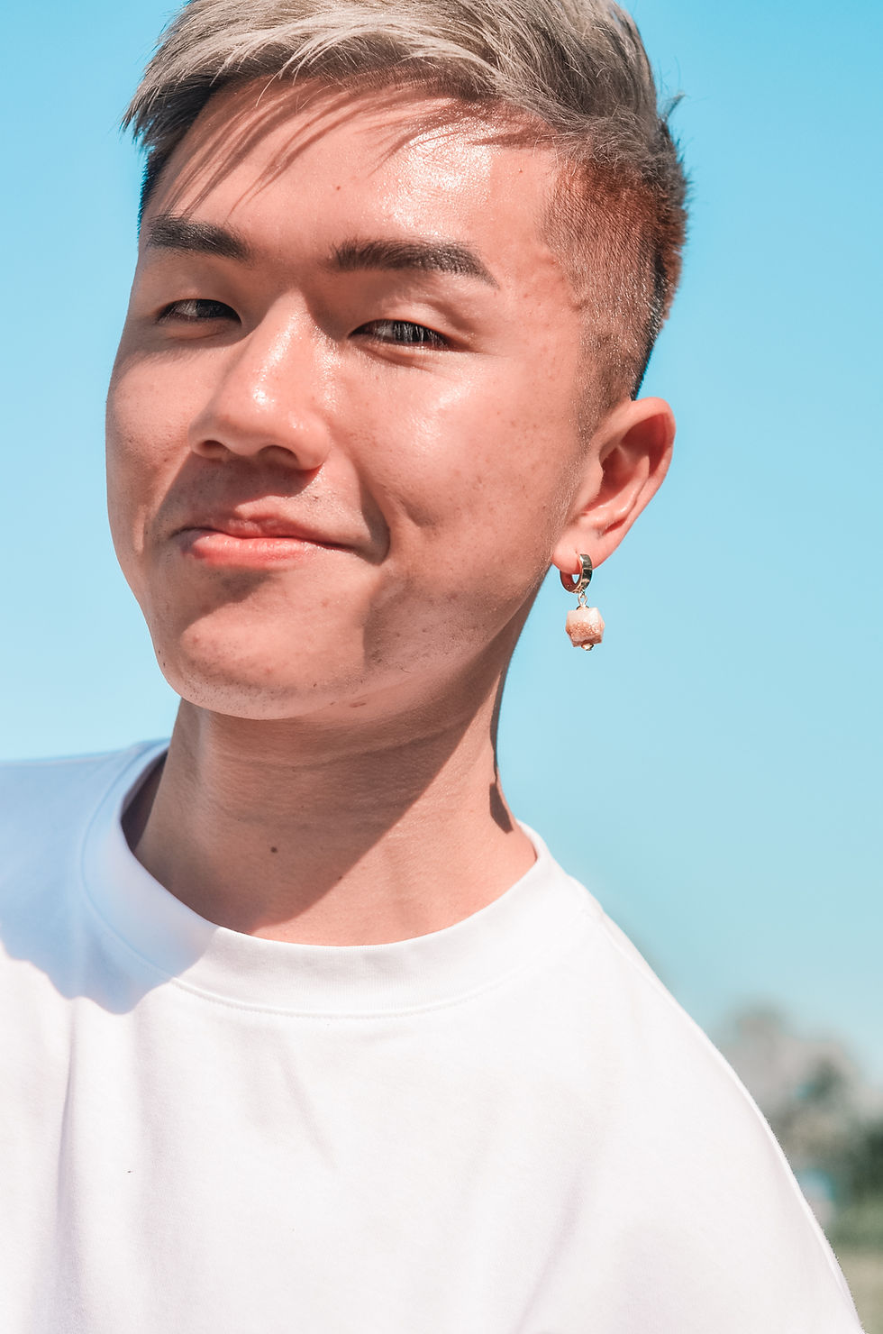 Thumbnail: Gold Hoop Sustainable Earrings with White Cube Beads Upcycled from Radish Peels