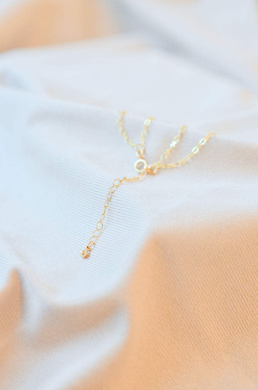 縮圖：Sustainable Gold Double Chain Bracelet with Brown Bead Upcycled from Brown Onion Peels