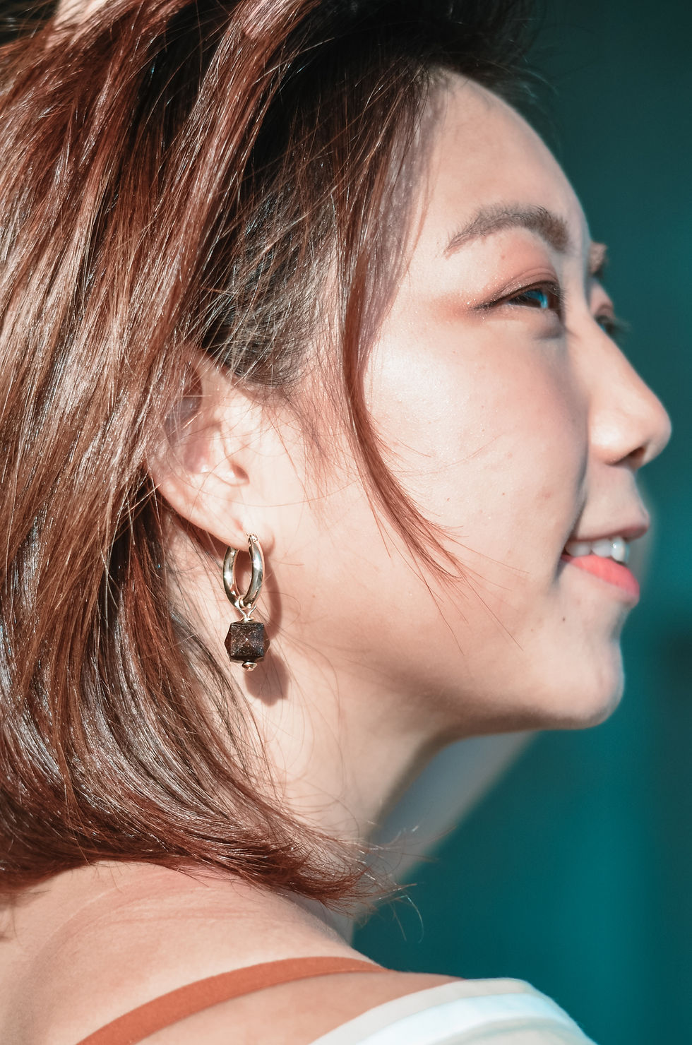 縮圖：Silver Hoop Sustainable Earrings with Black Cube Beads Upcycled from Coffee Grounds