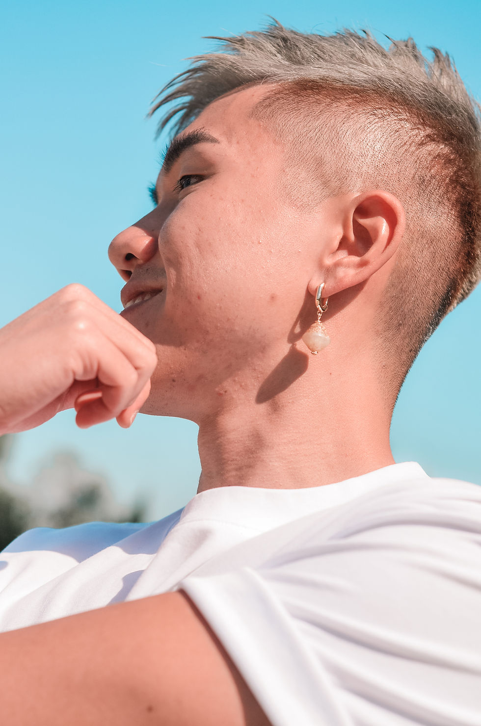 縮圖：Sustainable Silver U-shaped Hoop Earrings with White Beads Upcycled from Radish Peels