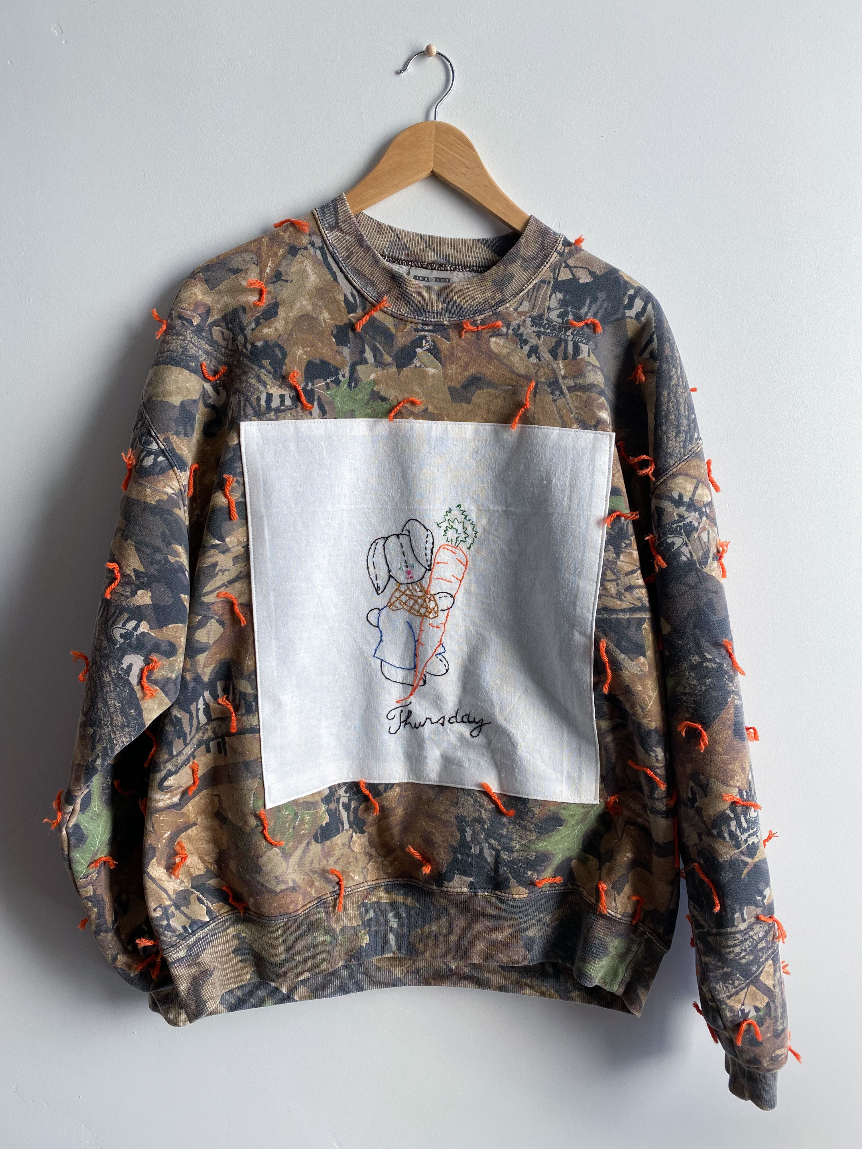 THURSDAY BUNNY CREWNECK