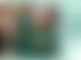 L'équipe MAGE en uniforme vert célébrant la Journée Internationale Zéro Déchet avec leur matériel professionnel.