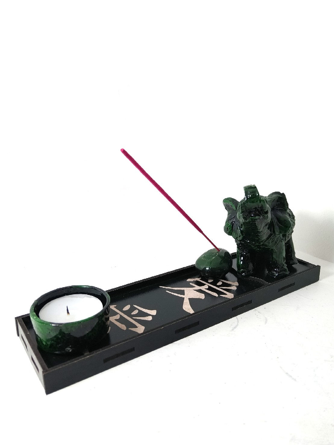 Fil figürlü ahşap tütsülük