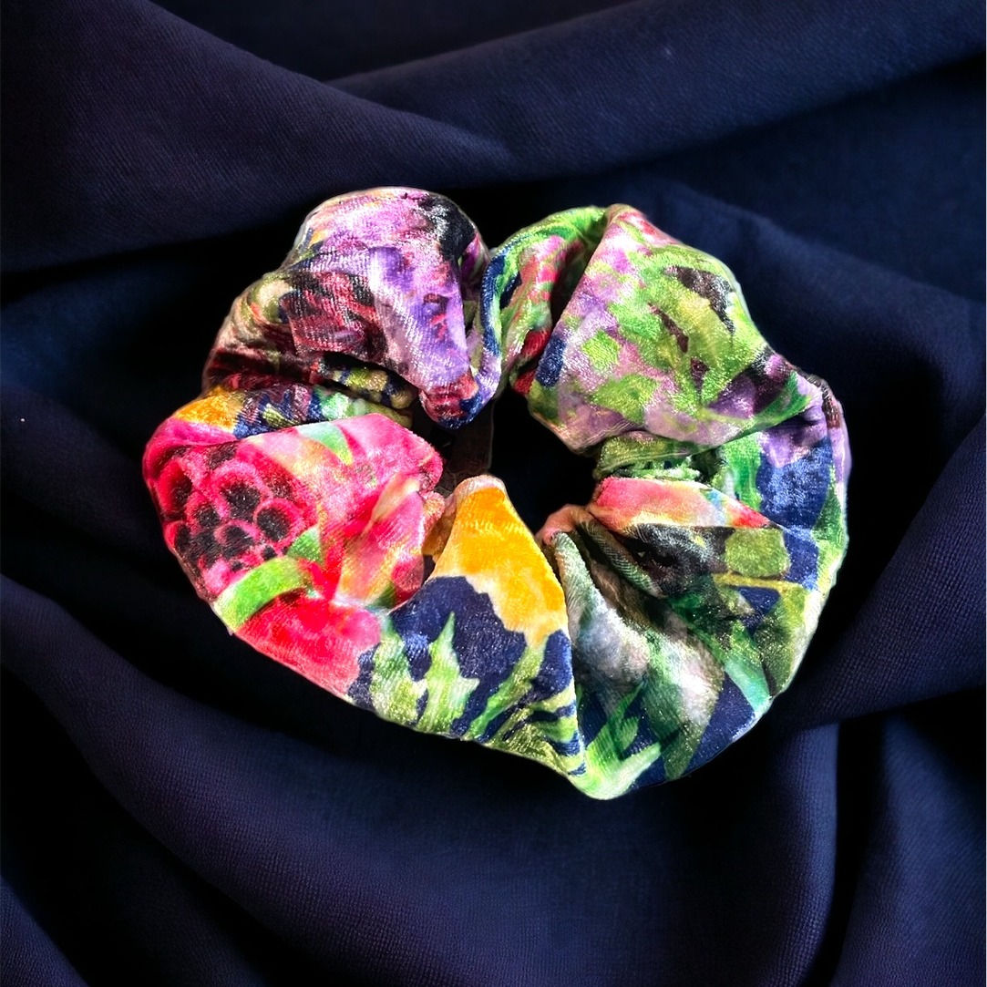 Giardino Botanica Navy Marbled Velvet Scrunchie