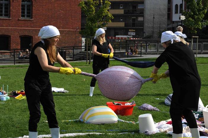 Big Laundry, performance 2014
Artists: Anna Eyjólfsdóttir, Ragnhildur Stefánsdóttir, Þórdís Alda Sigurðardóttir, Þuríður Sigurðardóttir