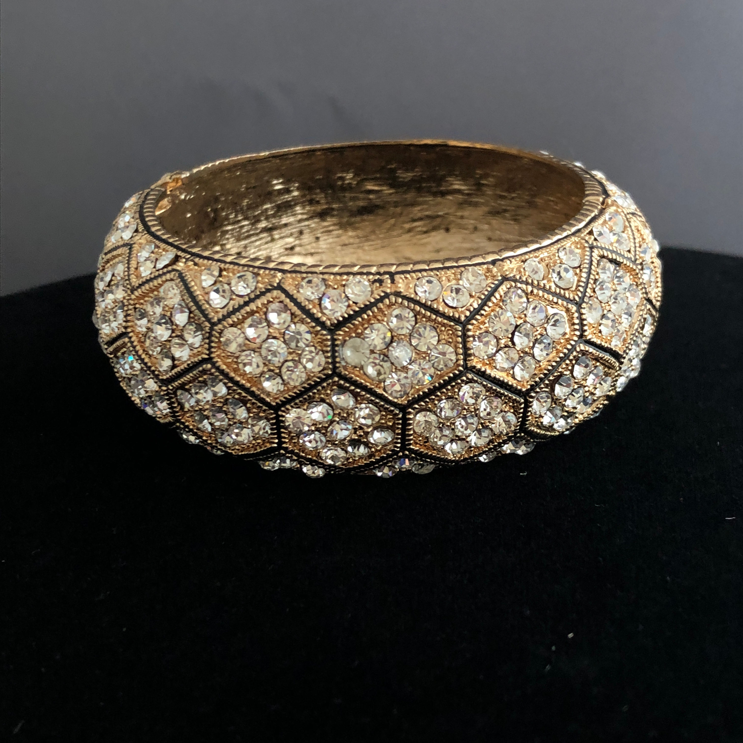 Wide hinged bracelet in checkerboard design