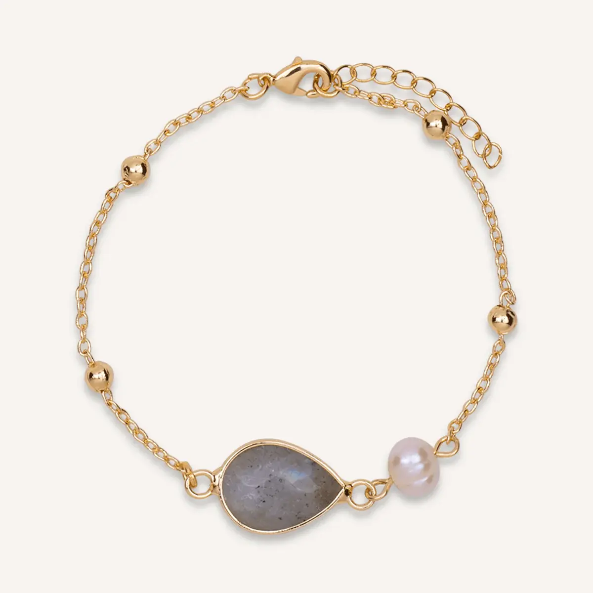 Delicate pearl and Labradorite clasp bracelet