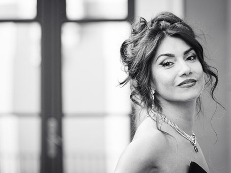 Portrait féminin en noir et blanc lors d’une séance photo au Grand Hôtel à Sète