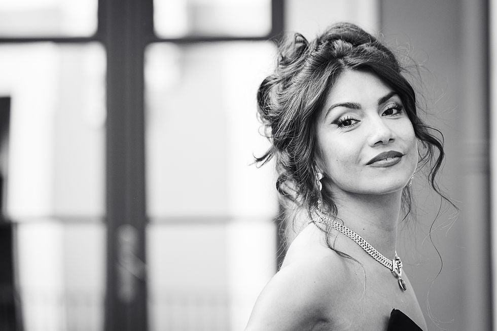 Portrait féminin en noir et blanc lors d’une séance photo au Grand Hôtel à Sète