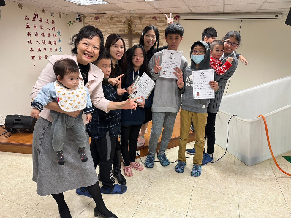 LINE_ALBUM_20231217約翰、香柏樹小組福音聚餐活動_231220_37