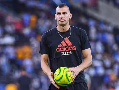 Investigación abierta contra Nahuel Guzmán por incidente con láser durante el Clásico Regio