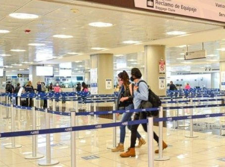 Costa Rica anuncia eliminación de Pase de Salud de extranjeros