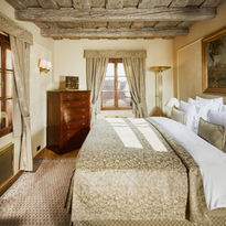 Golden Well Hotel