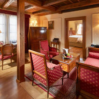 Golden Well Hotel
