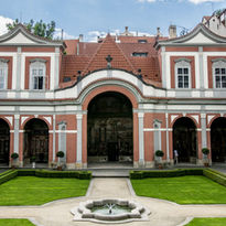 Golden Well Hotel