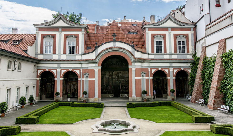 Golden Well Hotel
