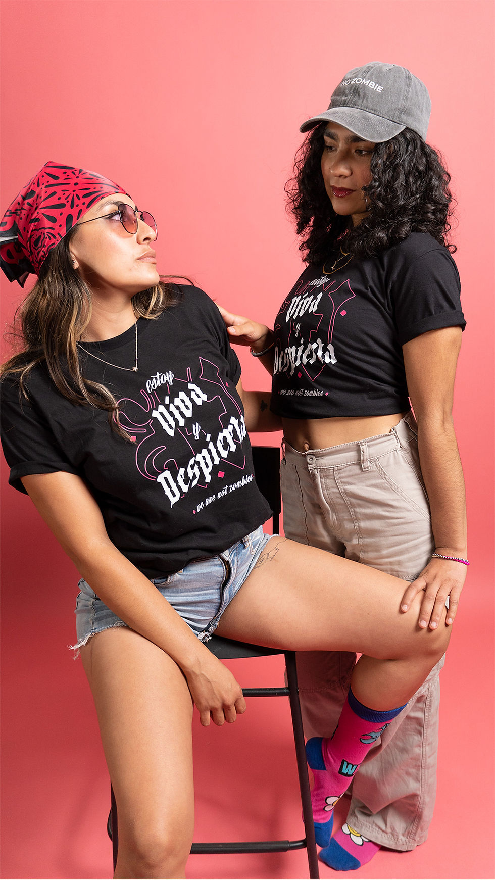 Miniatura: "Estoy Viva y Despierta" T-Shirt