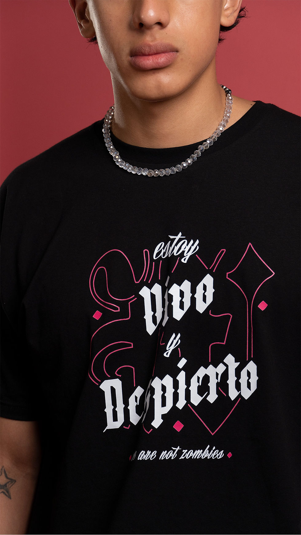Miniatura: "Estoy Vivo y Despierto" T-Shirt