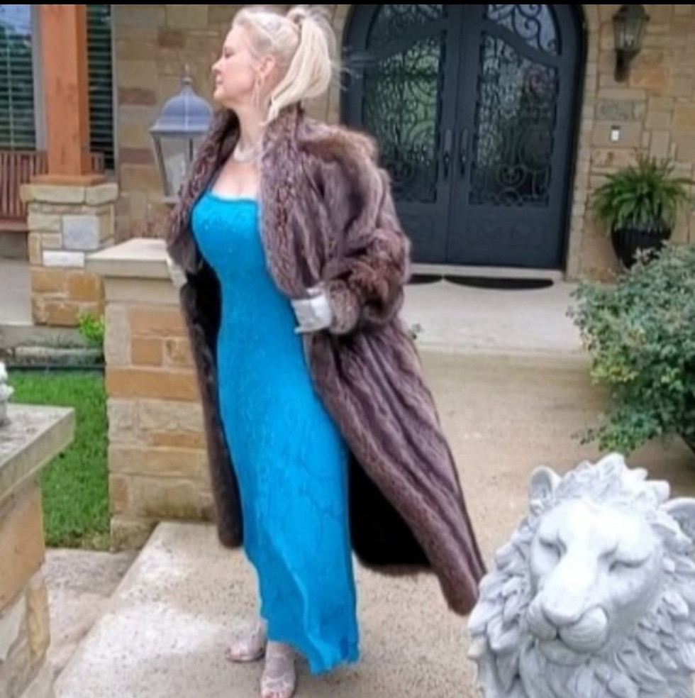 Thumbnail: Full Length Raccoon Fur Coat w/Shawl Collar M-L