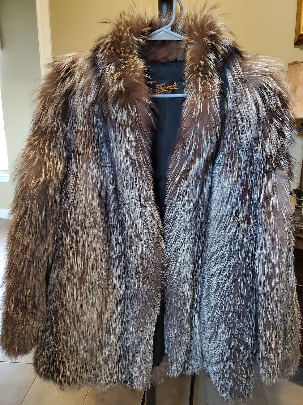 Thumbnail: Stunning Silver Fox Fur Coat