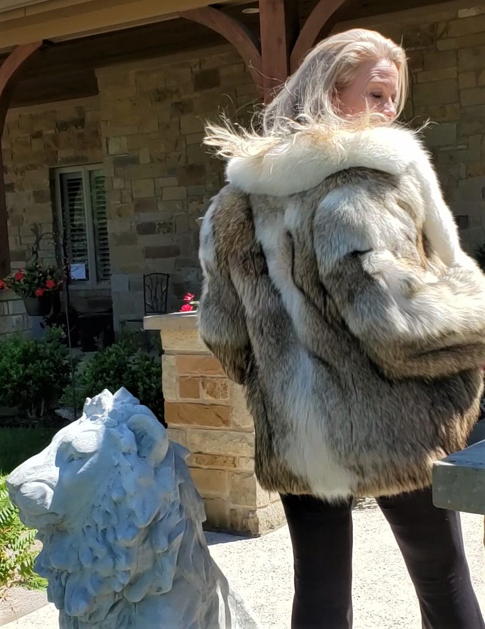 Thumbnail: Luxurious Coyote (?) & Fox Fur Coat Tans/Ivory szM