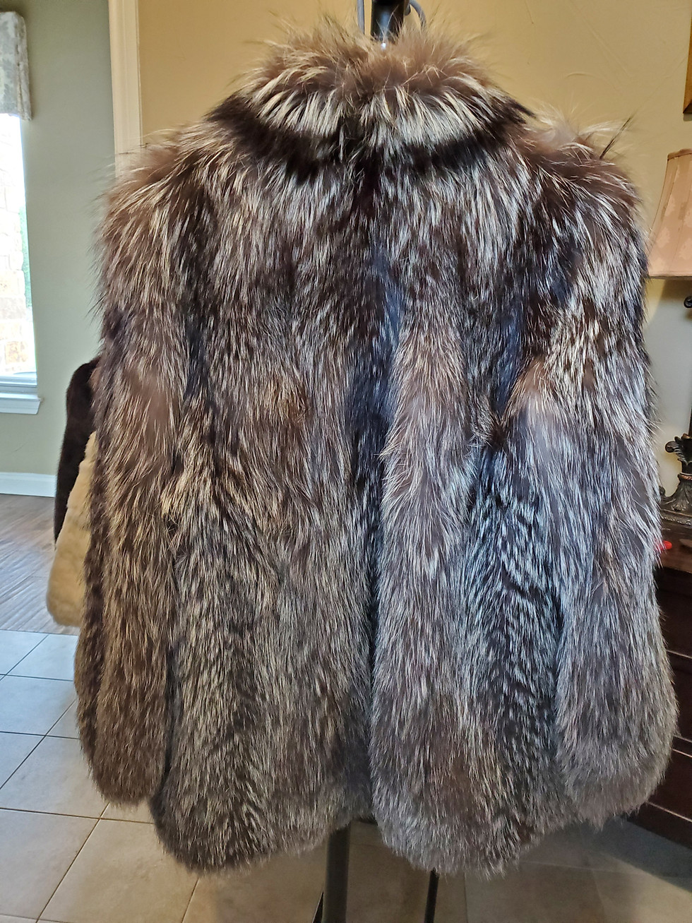 Thumbnail: Stunning Silver Fox Fur Coat