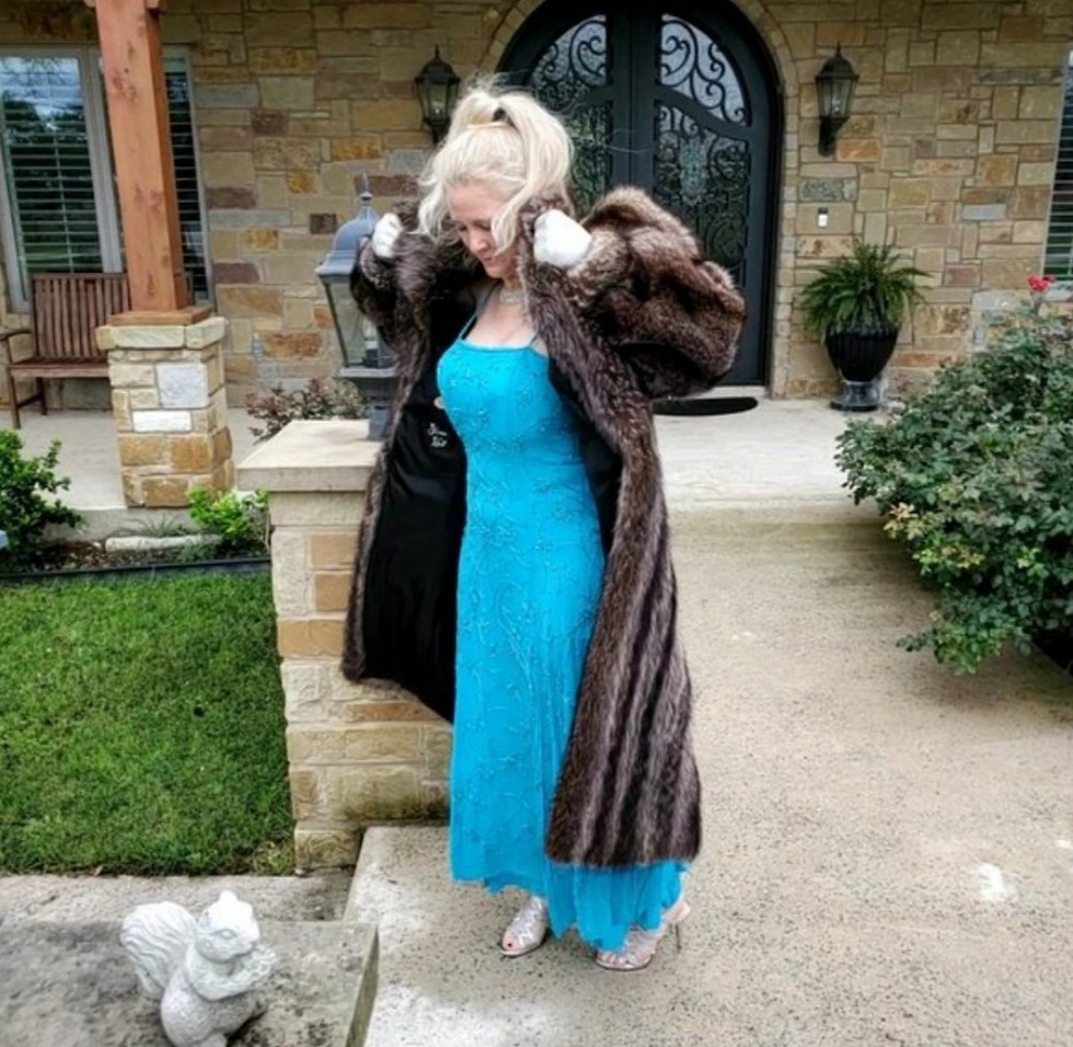 Thumbnail: Full Length Raccoon Fur Coat w/Shawl Collar M-L