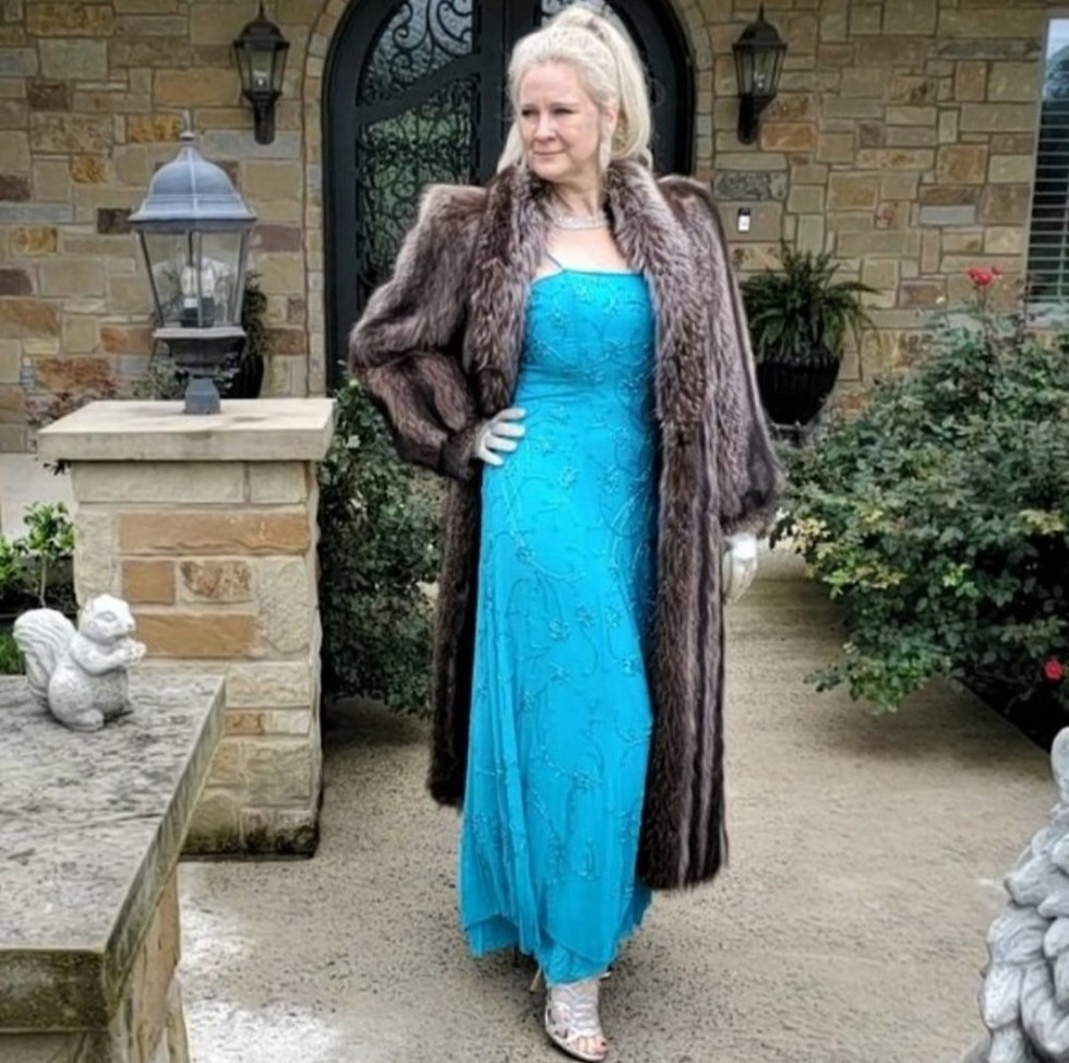 Thumbnail: Full Length Raccoon Fur Coat w/Shawl Collar M-L