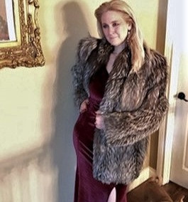 Thumbnail: Stunning Silver Fox Fur Coat