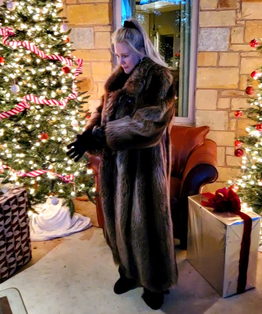 Thumbnail: Full Length Gorgeous Raccoon Fur Coat