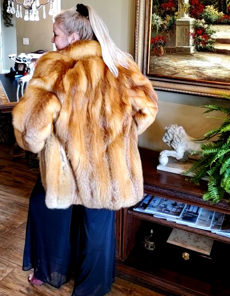 Thumbnail: This fur stroller is a work of art. Simply GORGEOUS! Ultra soft silver Fox fur w