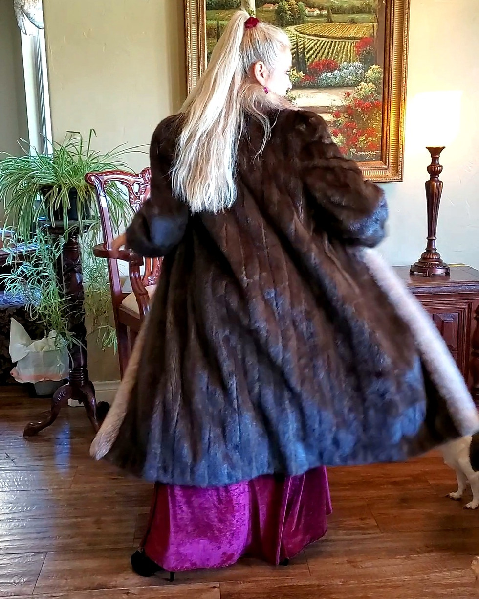 Thumbnail: Long Chocolate Brown Mink Coat with Light Brown Fox Tuxedo Collar M-L