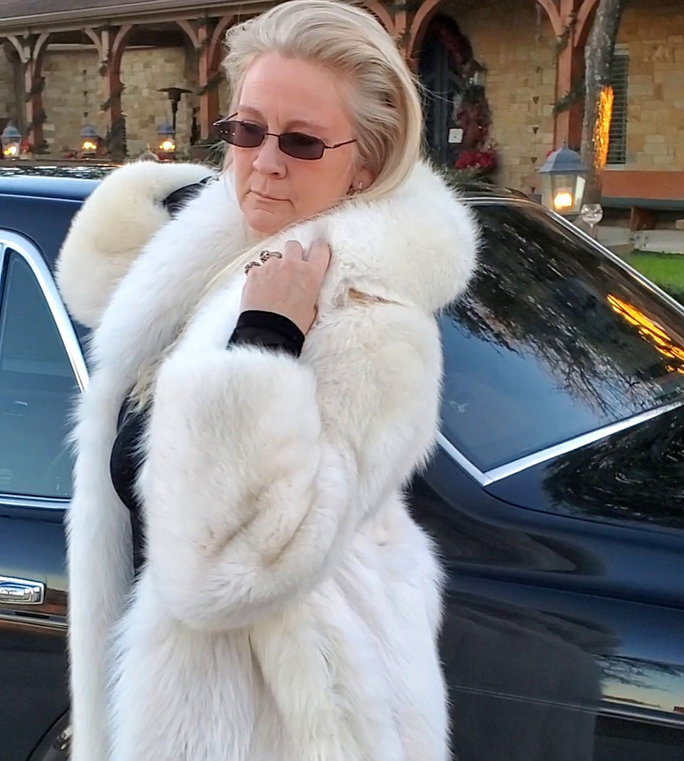 Thumbnail: Glamorous Long Ivory Fox Fur Coat sz M