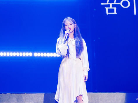 [191102] IU Gwangju konserinde yeni şarkısı Lullaby’ı tanıttı
