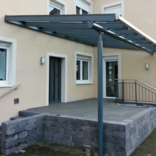 Metallbau Schlosserarbeiten  Geländer Treppen Tore Stahlbau Holztreppen Stahlwangentreppen Treppengeländer Glasgeländer Ganzglasgeländer Mauerabdeckungen Stahlhallen Stahlbau Fluchttreppen Treppenturm Gartentreppen Terrassenüberdachungen Verander Befestigungsmittel Balkontrennwände Balkongeländer Balkonanbau Stahlmöbel  Flachstahlgeländer Rohrgeländer Stahlkonstruktionen Beleuchtung Edelstahl Edelstahlgeländer Mauerabdeckungen Briefkästen  Trennwände Einhausungen Müllhäuser Eingangsüberdachung
Vordach Glasvordach Architektur Altbausanierung Neubau Vordach mit seitlicher Glasscheibe Hausbau RenovierungTerrassenüberdachung