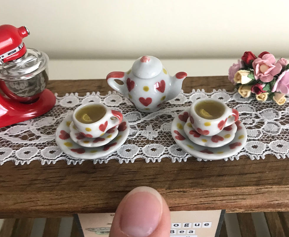Mini Dollhouse 1:12 Valentine Heart Ceramic Teapot and Teacups set, 2 Plates