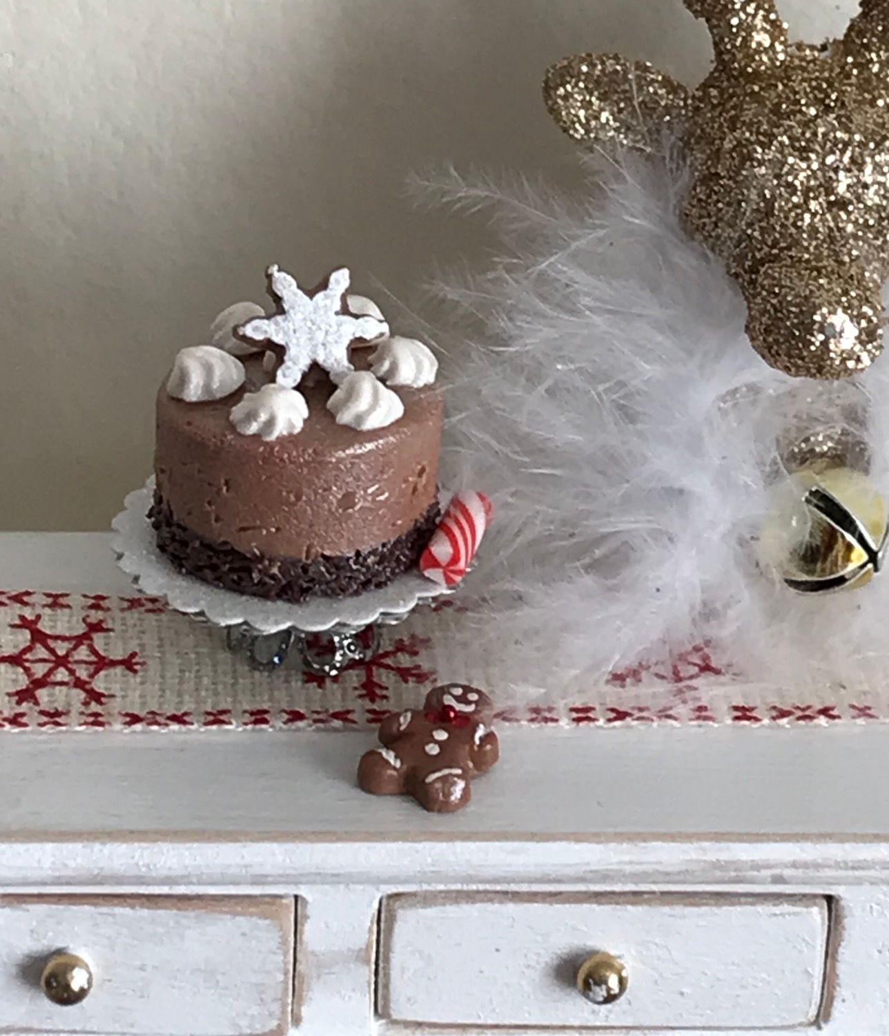 Miniature Christmas Dollhouse Gingerbread Cheesecake, Gingerbread Man Cookie