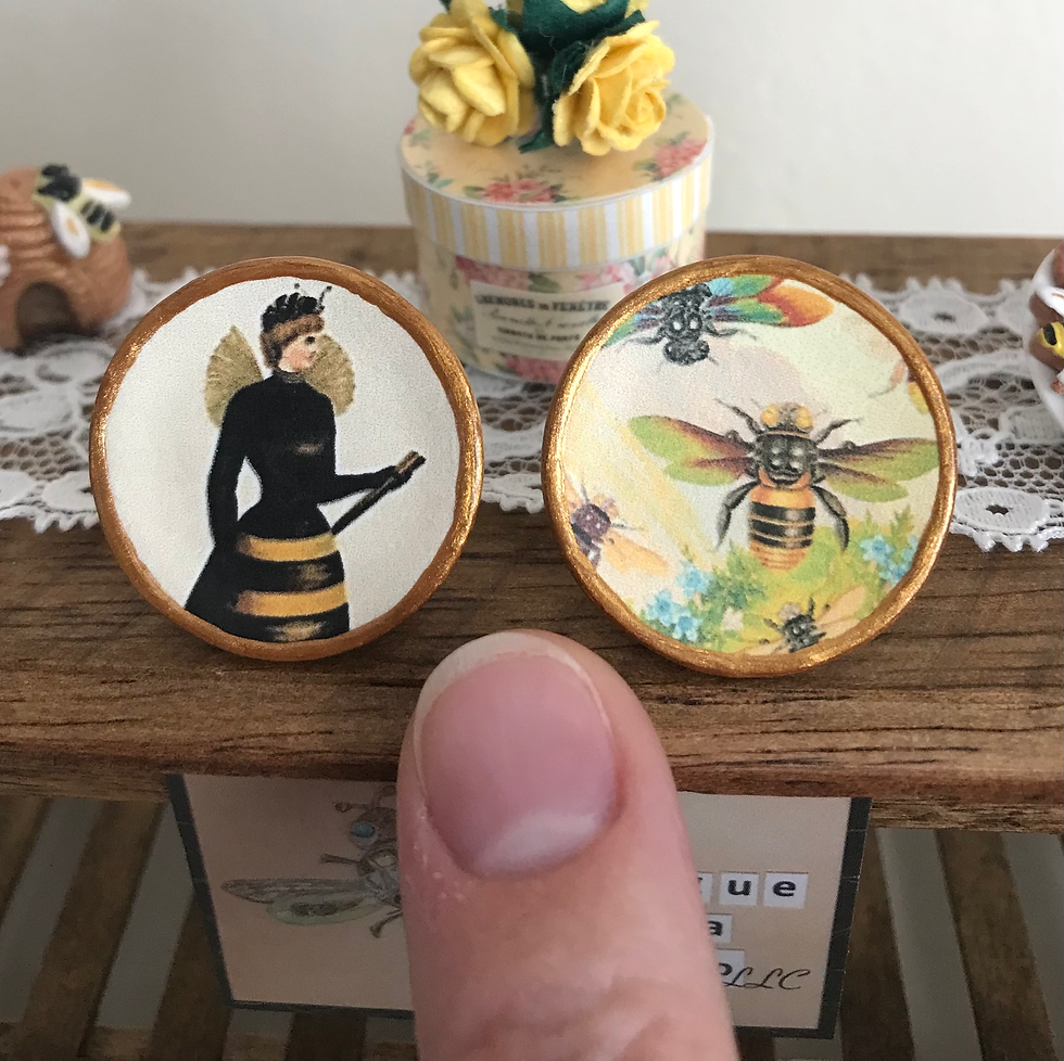 Thumbnail: Set of 2 Mini Dollhouse 1:12 Ceramic Decorative Bee Plates in 2 Different Styles