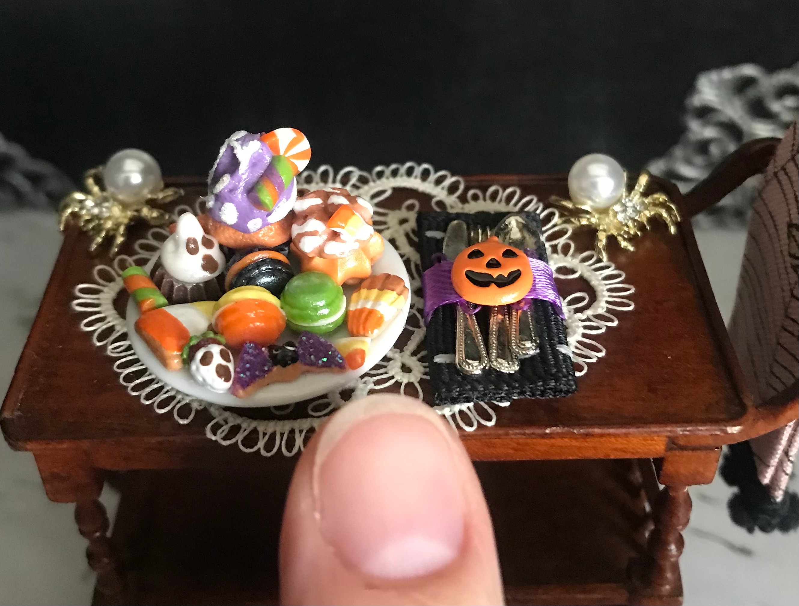 Mini Dollhouse Halloween 1:12 Scale Sweets Plate with Napkin and Flatware