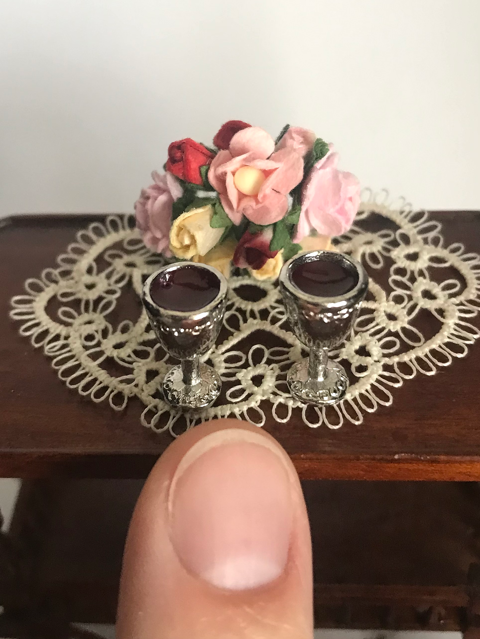 Set of 2 Mini Dollhouse, 1:12 Scale Silver Metal Wine Glasses with Wine