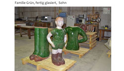 19 Familie Grün, fertig glasiert  Sohn_edited