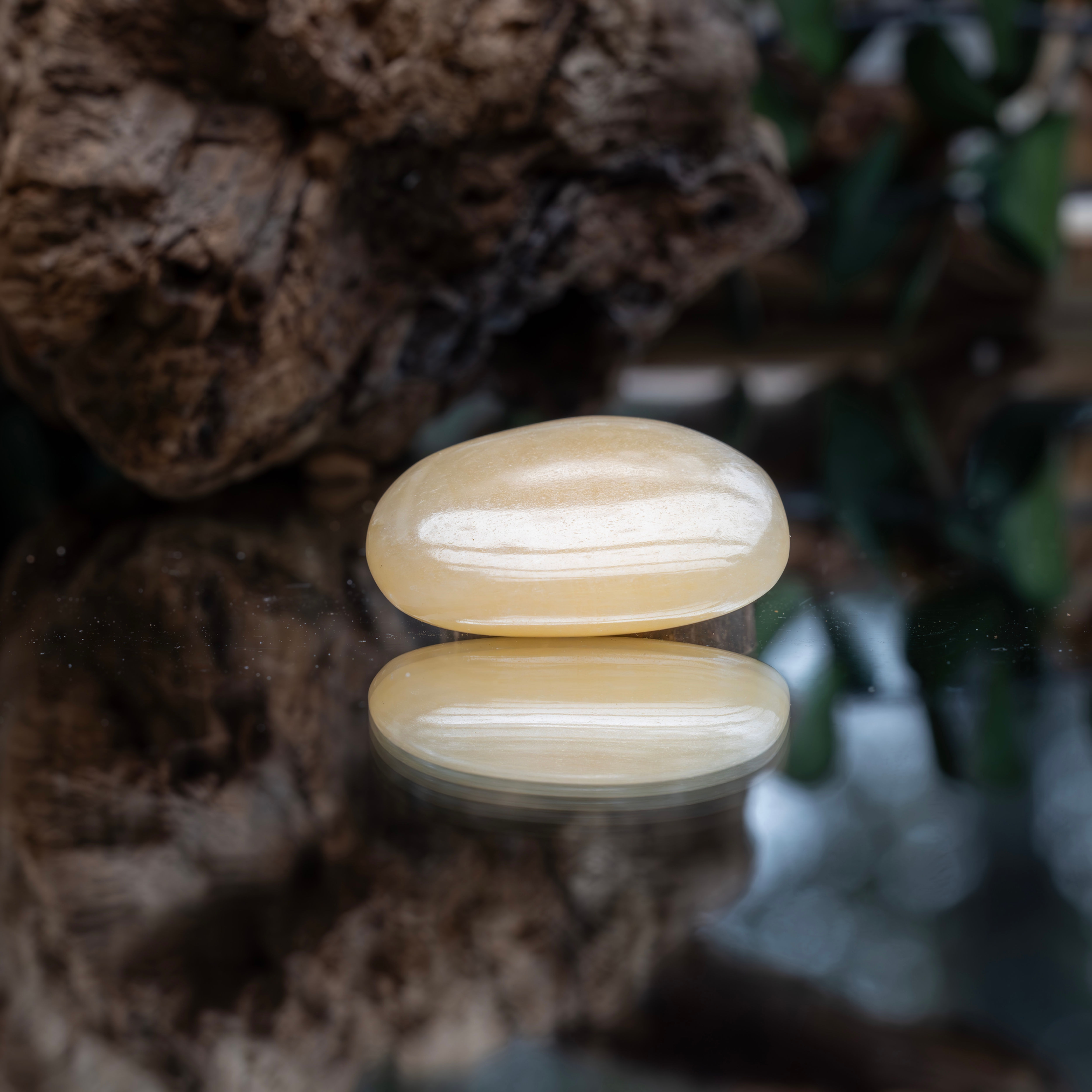 Gele Calciet handsteen/zaksteen