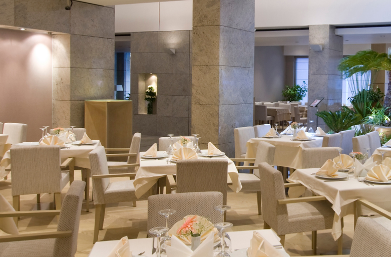 High-quality napkin and tablecloth hire for fine dining restaurants