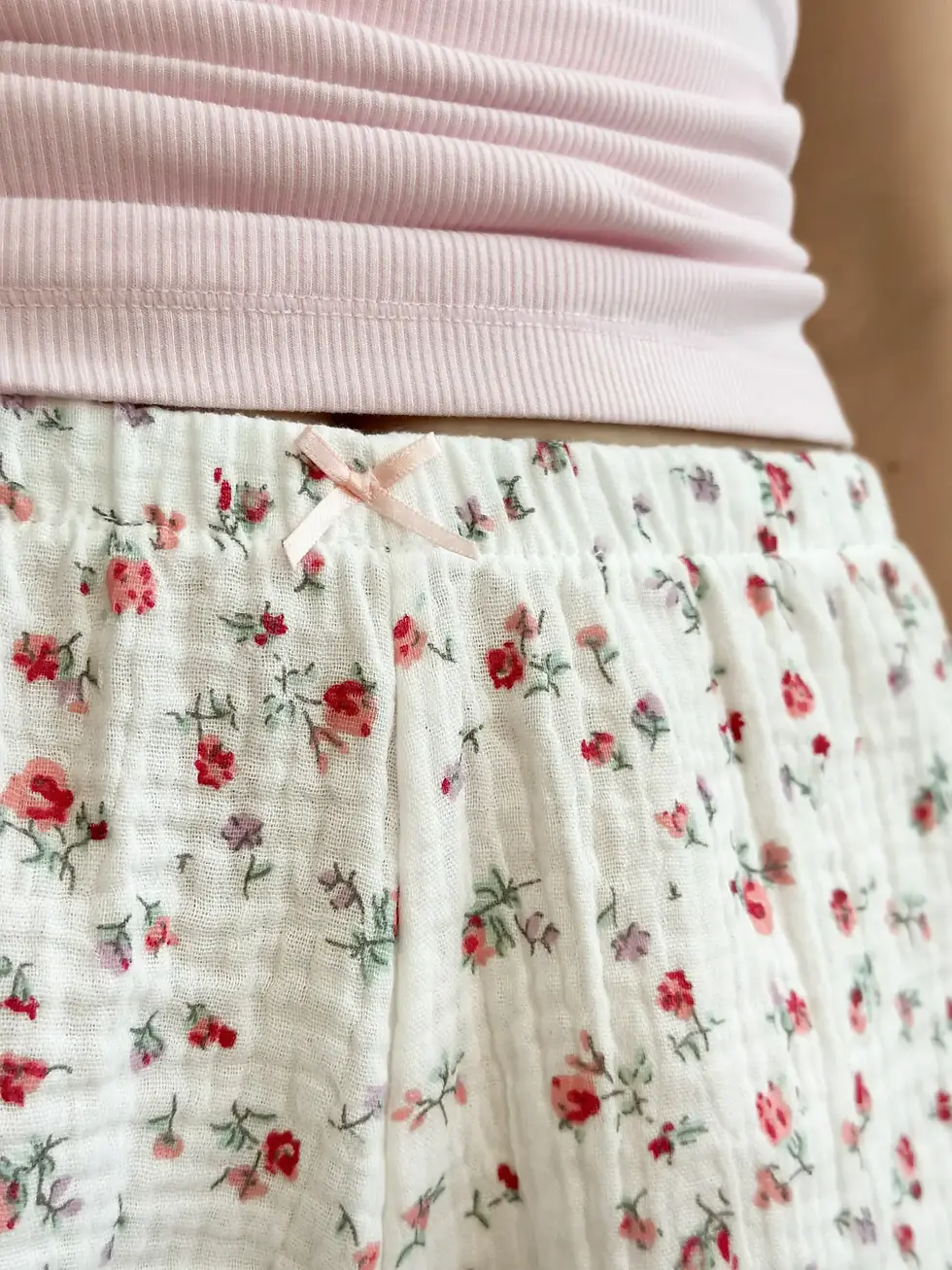 Прев'ю: Шорти муслін МОНО квіти дрібні на молочному